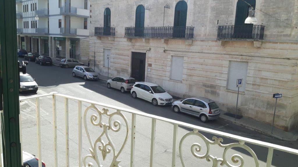 Nonna Nella Casa In Centro Apartment Ostuni Luaran gambar